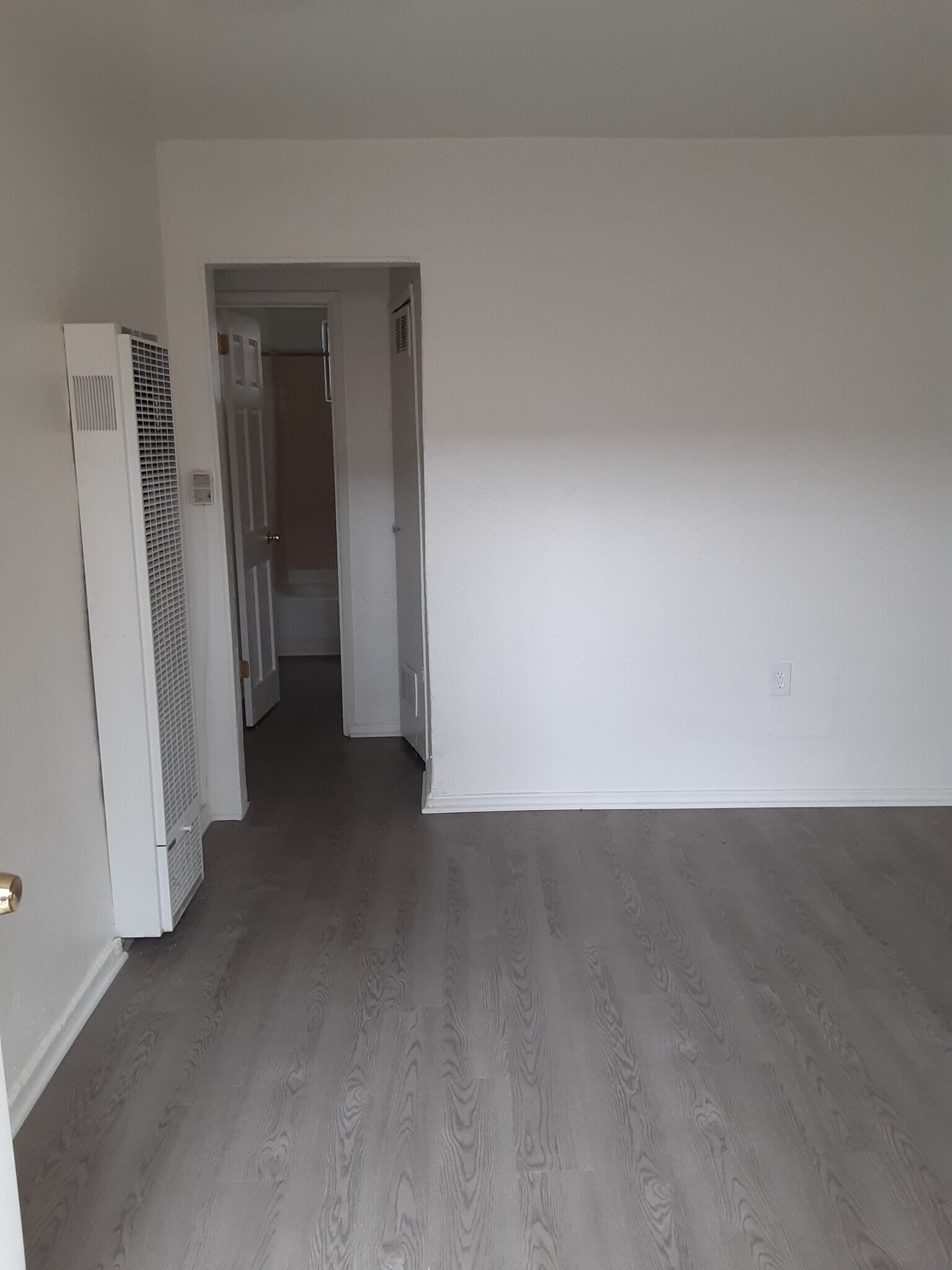 Building Photo - 833 W 79th St