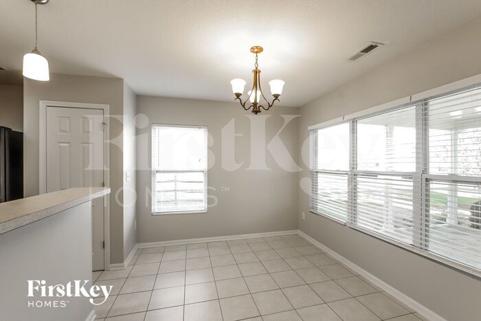 Building Photo - 11618 Village Pond Dr