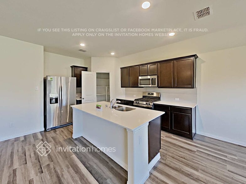 Building Photo - 1341 Rembrandt Dr