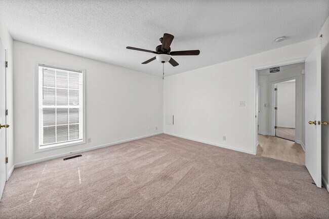Building Photo - 409 Sandburg Dr