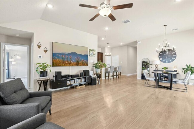 Building Photo - 2929 Greenbriar Rd