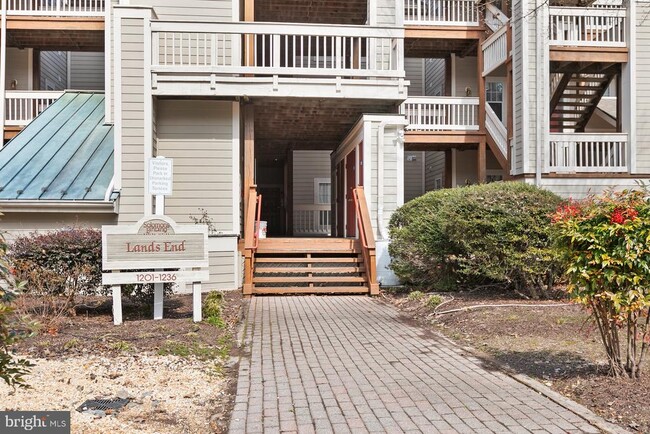 Building Photo - 1204 Back Creek Loop
