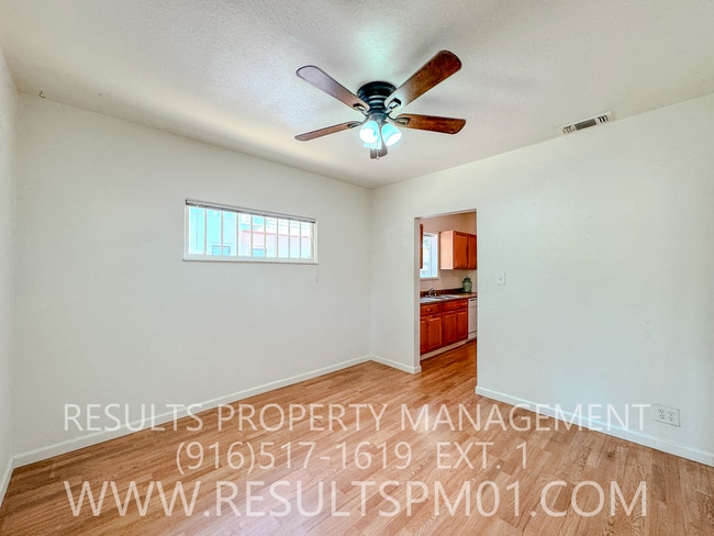 Building Photo - Adorable 2 Bedroom Charmer