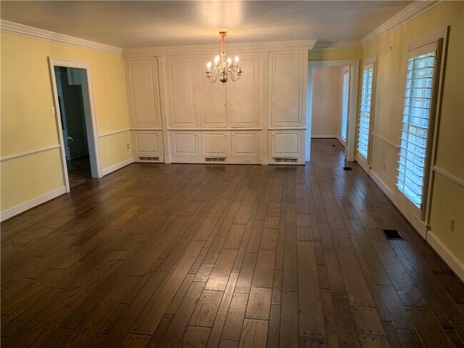 Building Photo - 246 McGregor Ave