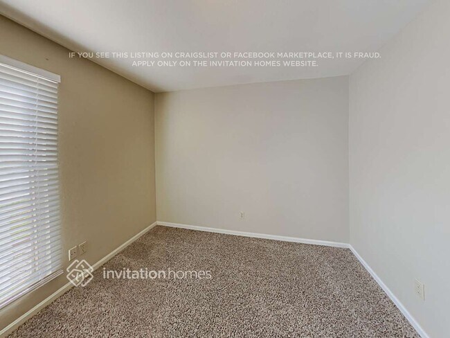 Building Photo - 668 E Manor Dr