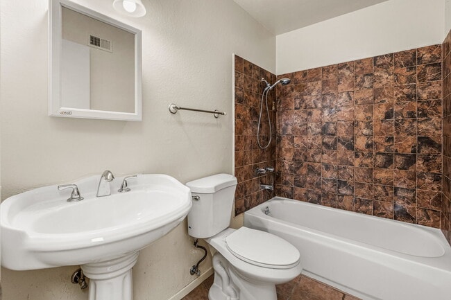 Building Photo - 10420 Greenford Dr