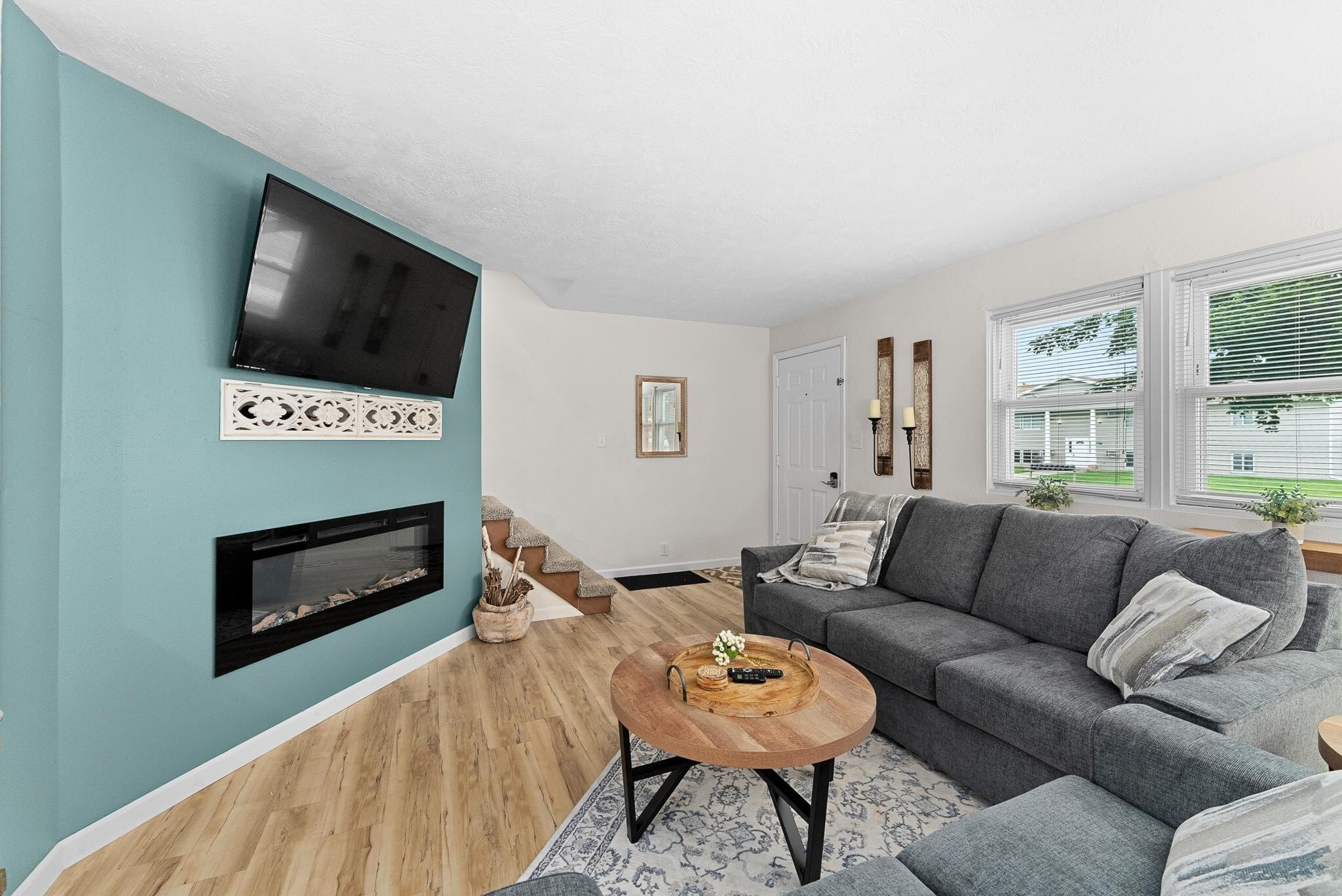 Building Photo - 1304 E Sylvan Cir