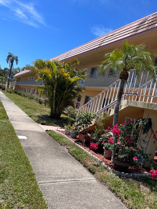 2003 Greenbriar Blvd 2003 Greenbriar Blvd Clearwater FL 33763