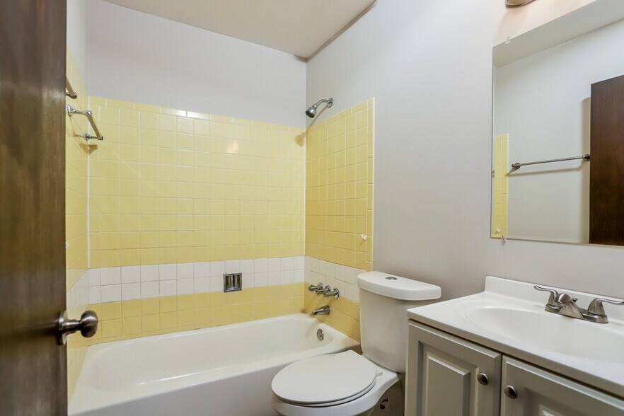 Building Photo - 1126 Borden Dr