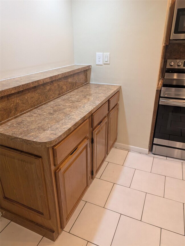 Building Photo - 5820 NW 17th Pl