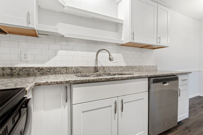 Building Photo - 5722 Gaston Ave