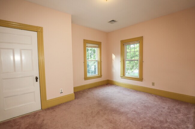 Building Photo - 61 Manchester St