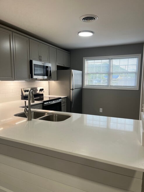 Building Photo - 108 Shady Brook Dr