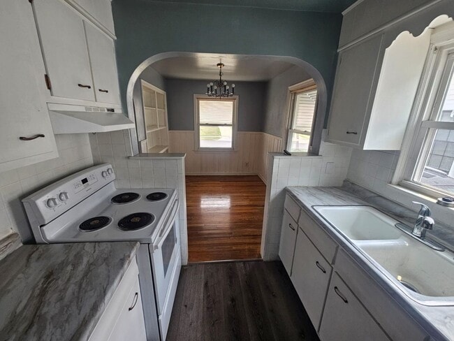 Building Photo - Spacious 3-Bedroom, 2-Bath South Euclid Home!