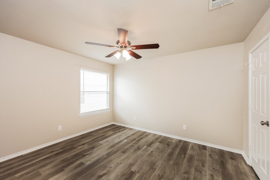 Building Photo - 11615 Tahoka Daisy