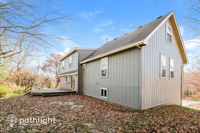 Building Photo - 5409 NW Foxhill Rd, Parkville, MO, 64152