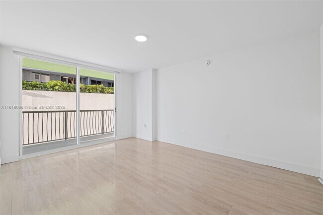 Building Photo - 1756 N Bayshore Dr