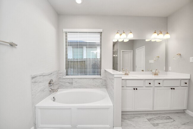 Building Photo - 1930 Waters Branch Dr