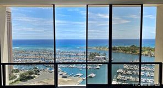 Building Photo - Yacht Harbor Tower