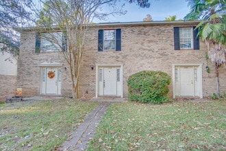 Building Photo - Foxborough 2BR/1.5BA Townhome – Back Deck, Available 12/12- Pet Friendly!