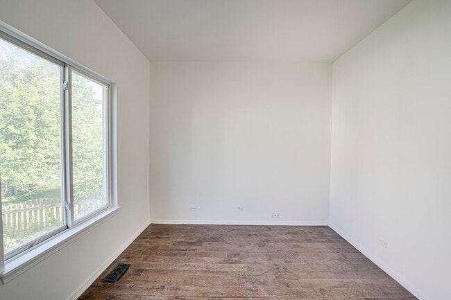 Building Photo - 2884 Cedar Glade Dr