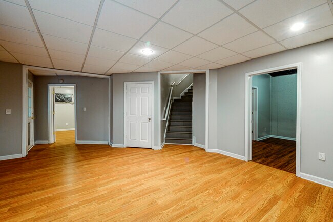 Building Photo - 3627 Chestnut Dr