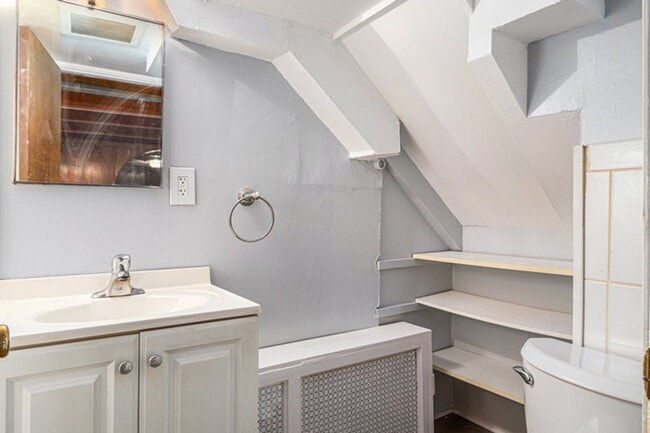 Building Photo - Charming 3-Bedroom Home in Quiet Neighborhood