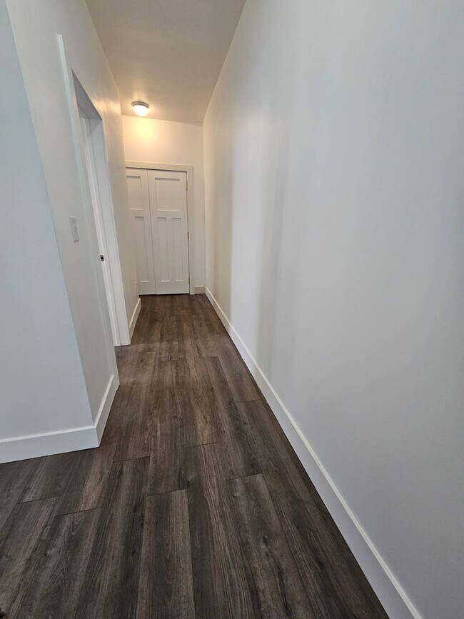 Building Photo - 312 E 26th St