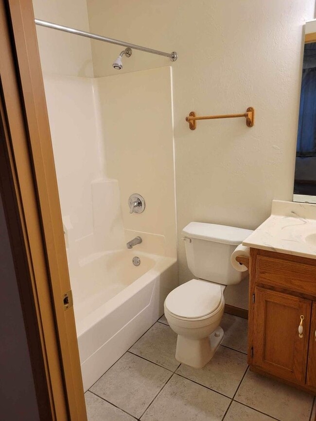 Primary Photo - 2 BEDROOM 2 BATHROOM DUPLEX WITH GARAGE