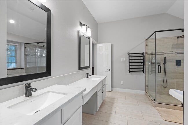 Building Photo - 14215 Scarborough Fair St