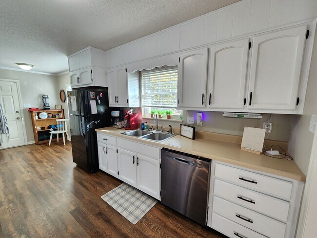 Building Photo - 3232 Fairoaks Dr