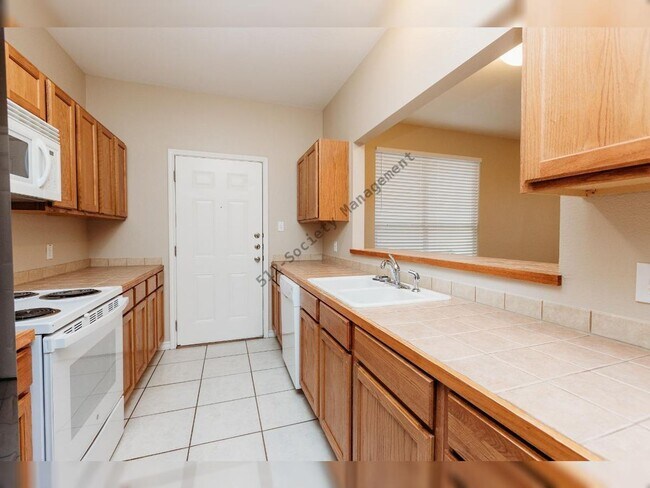Building Photo - 212 Sandstone Dr