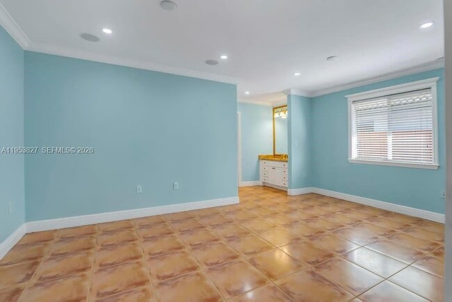 Building Photo - 4370 SW 82nd Ave