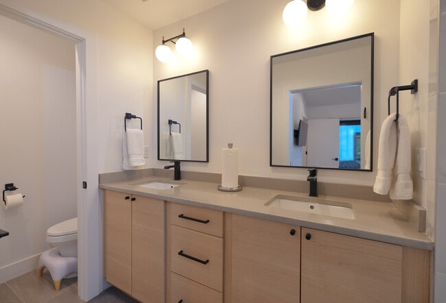 Primary Bathroom - 425 Mail Cabin Dr