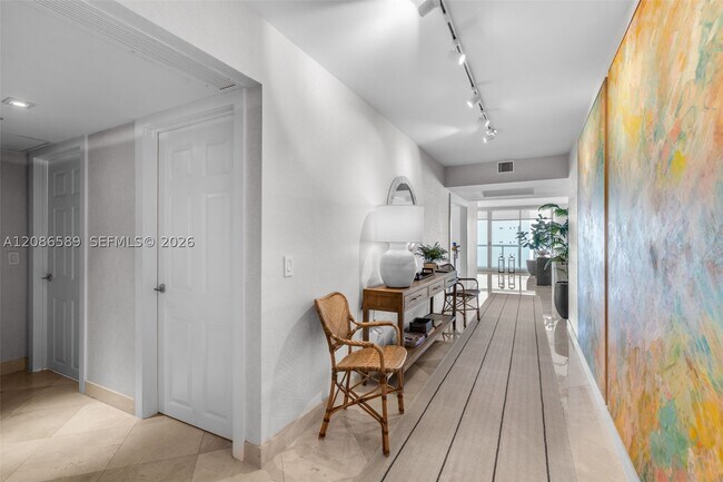 Building Photo - 16400 Collins Ave