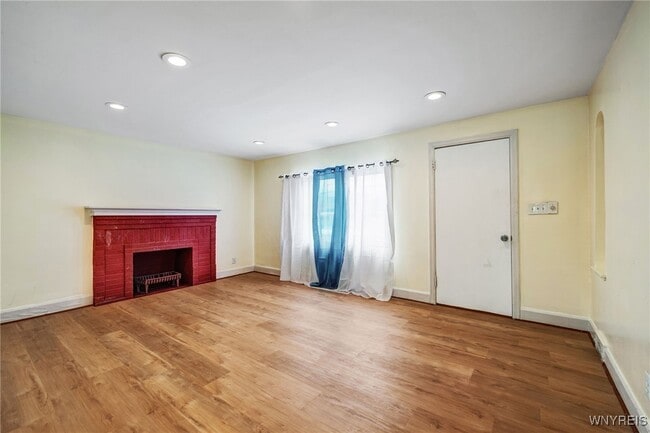 Building Photo - 321 Eggert Rd