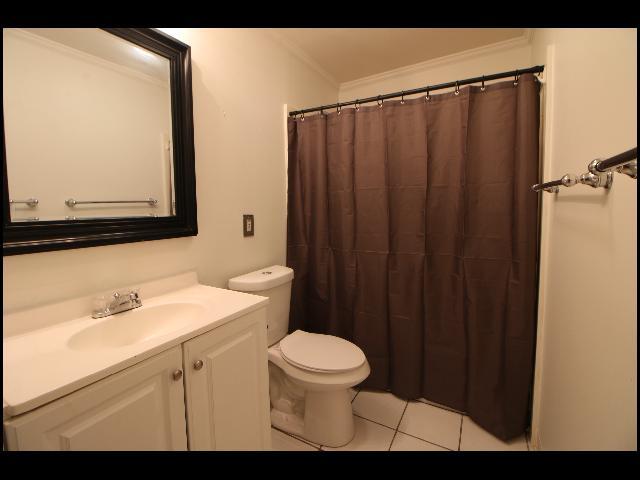 Building Photo - 5919 Woodlawn Dr