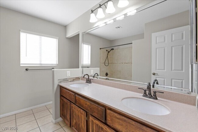 Building Photo - 2842 Via Florentine St