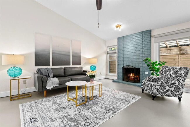 Primary Photo - 1702 Coturnix Dr