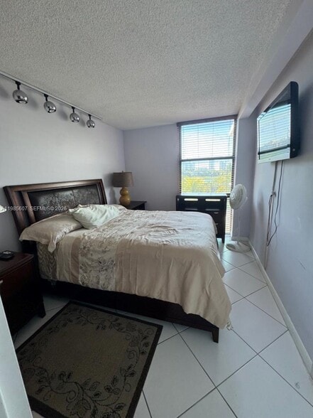 Bedroom - 3675 N Country Club Dr