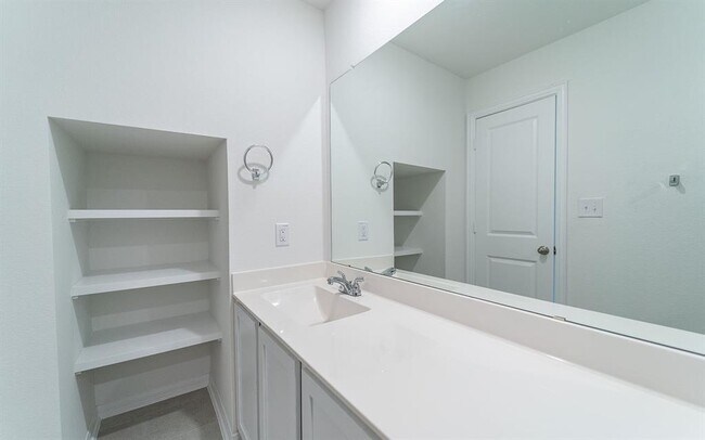 Building Photo - 200 Copper Lily Dr