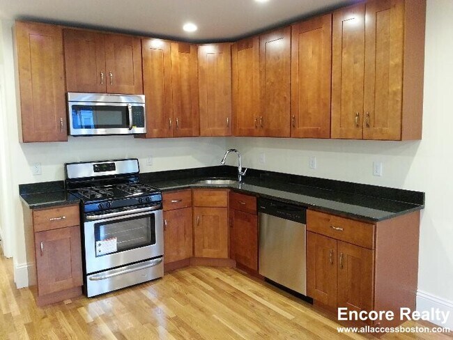 Building Photo - 84 Linden St