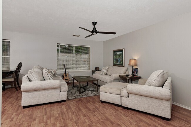 Building Photo - 127 Hockenberry Ct