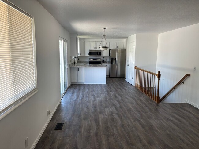 Building Photo - Gorgeous South Jordan Home!!!
