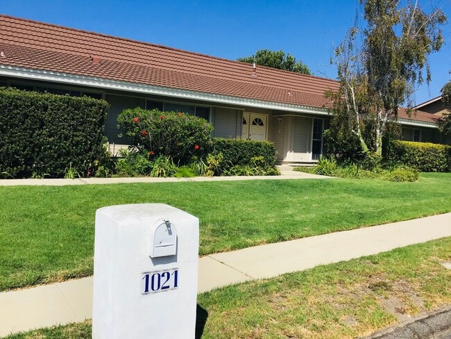 Building Photo - Panoramic views from 4 bedroom in Camarillo!