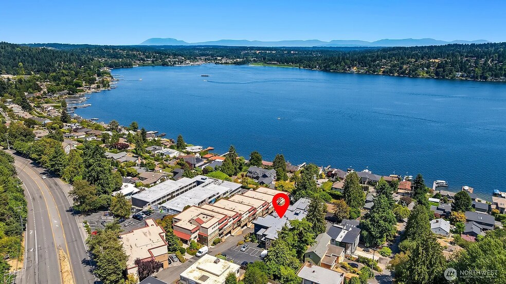 On Lake Washington, close to Burke Gilman Trail - 3825 NE 155th Pl