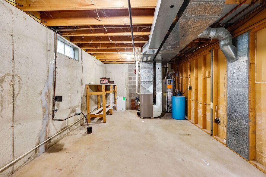 Building Photo - 6719 Century Ave