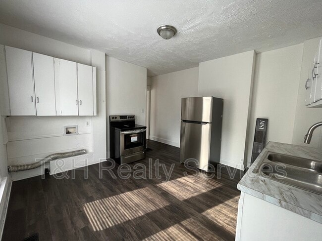 Building Photo - 417 N Rural St