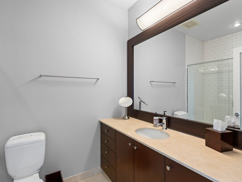 Building Photo - 1025 NW Couch St