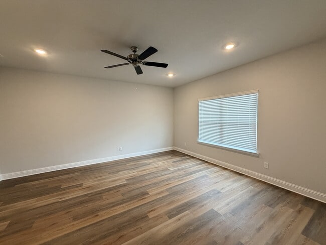 Building Photo - 7307 Hawkins Mnr